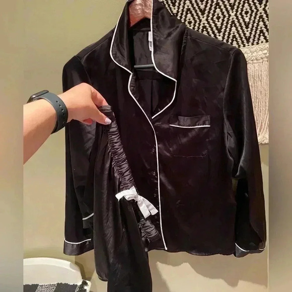 STARS ABOVE BLACK AND WHITE PAJAMA SET SIZE SMALL - Picture 2 of 8